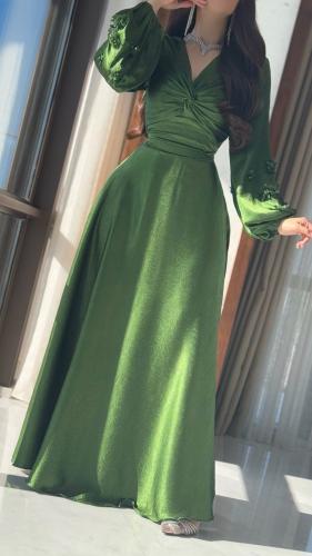 فستان ناعم طويل لون اخضر ستان حرير مكسر اكمام طويل...