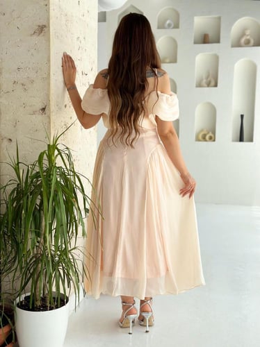 فستان سهرة شيفون طويل بكسرات جانبية وكريستال