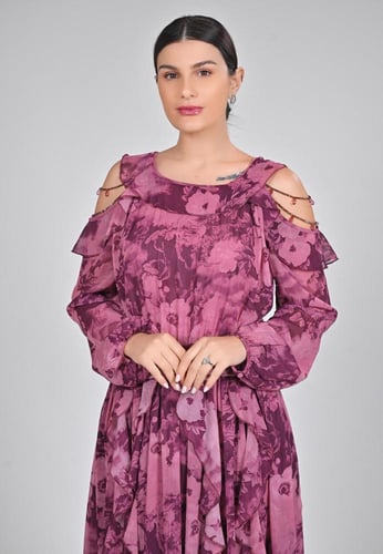 فستان سهرة طويل شيفون مشجر باكسسوار بالكتف