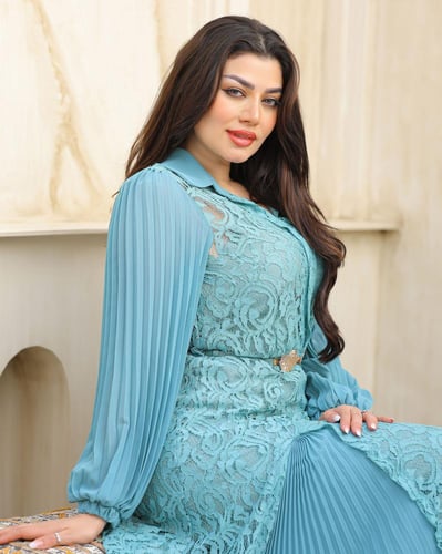 فستان نسائي دانتيل طويل بأكمام شيفون وتصميم فاخر