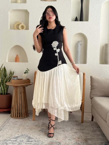 فستان ناعم بتفاصيل فاخرة ولمسة عصريه