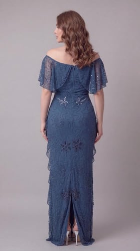 فستان سهرة طويل مزين بالخرز والترتر