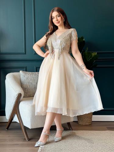 فستان سهرة ميدي قماش اورجانزا الصدر مزين بشك وهدب