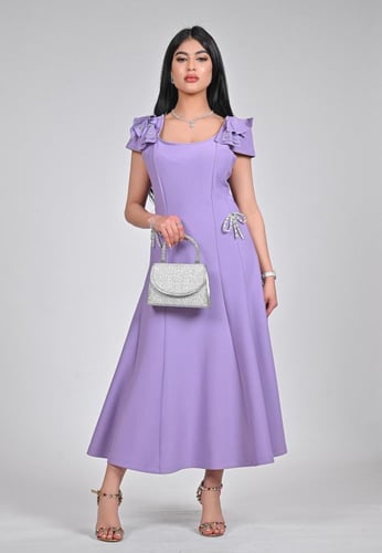 فستان سهرة ميدي ناعم قماش طبي لون بنفسجي فاتح مع ا...
