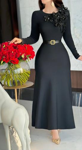 فستان سهرة أسود ميدي أنيق بتطريز يدوي على الصدر