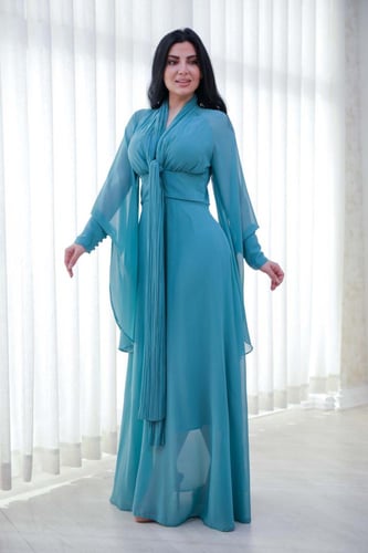 فستان طويل لون تيفاني قماش كريب شيفون بأكمام طويله...