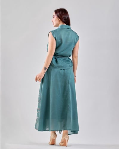 طقم أنيق بتطريز ورد بارز