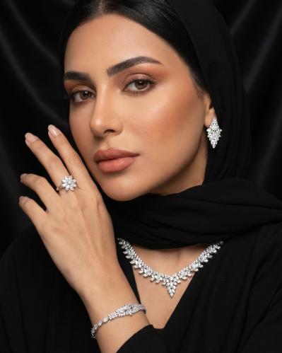 طقم زركون فضي فاخر بتصميم ملكي