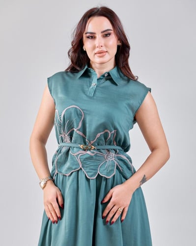 طقم أنيق بتطريز ورد بارز