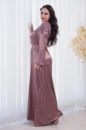 جلابية سهرة لون زهري ستان حرير مكسر اكمام طويلة