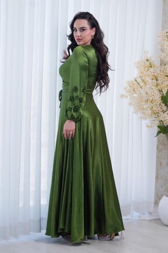 فستان ناعم طويل لون اخضر ستان حرير مكسر اكمام طويل...