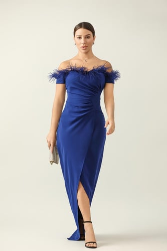 فستان سهره توب على ريش على الصدر