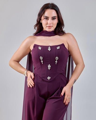 جمبسوت كريب بتصميم أنيق وتفاصيل فاخرة