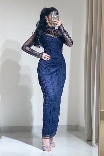 فستان سهرة طويل مزين بشك وترتر يدوي لون كحلي باكما...