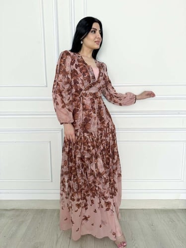 فستان شيفون مشجر اكمام طويلة ومزين بفصوص