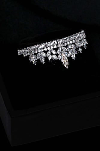 طقم سهرة نسائي فاخر مع عقد، أسوارة، حلق وخاتم مرصع...