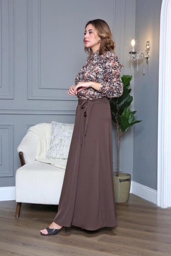 بلوزة شيفون برسومات على العنق ربطة لف