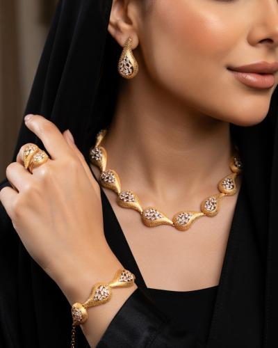 طقم إكسسوارات نسائي فاخر لون ذهبي