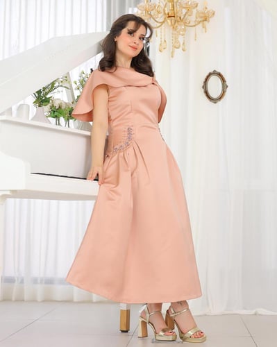 فستان بناتي أنيق بتصميم ناعم وتفاصيل راقية