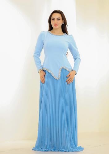 فستان ناعم بخامة شيفون وكريب مزين بالكريستال