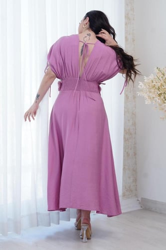 فستان ناعم لون زهري مزين بورود ثلاثية الابعاد بالخ...