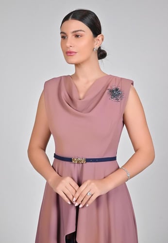 فستان ناعم بدون أكمام بفتحة مبطنة بشيفون مكسر مشجر