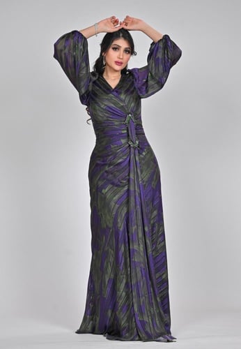 فستان سهرة طويل اورجانزا مموج واكسسوار بالخصر