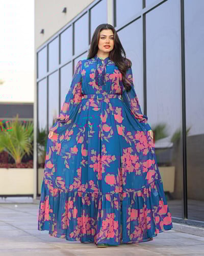 جلابية شيفون جورجيت مزينه بالكريستال بتصميم أنيق