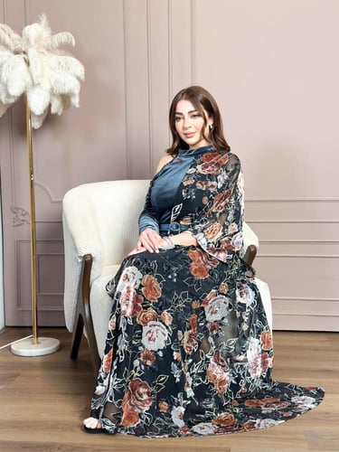 فستان سهرة مخمل رمادي بأكمام مفتوحة وقطعة شيفون من...