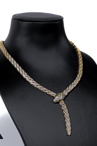 طقم اكسسوار زركون ذهبي مرصعة بفصوص