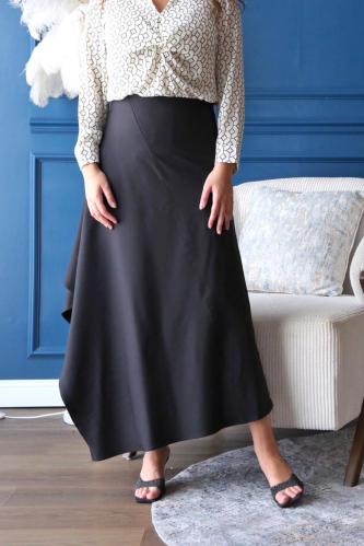 تنورة مدرسي قماش كريب لون اسود