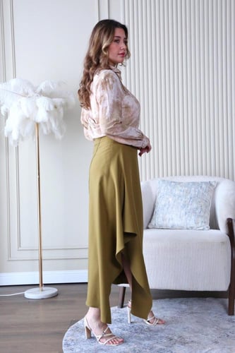 تنورة قماش كريب لون كموني