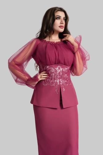 فستان كلاسيكي بطابع فكتوري مزين بإكسسوار و شك سيلا...