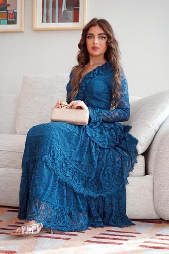 فستان ناعم دانتيل أزرق بطبقات وكشكشة أنيقة بتصميم...