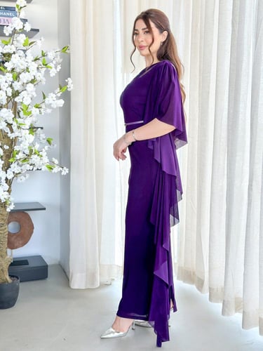 فستان سهرة موف بأكمام طويلة وواسعة بتصميم ملكي