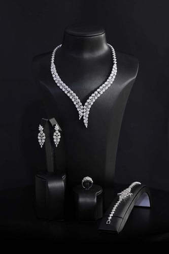 طقم إكسسوارات نسائي زركون ساحر بلون فضي