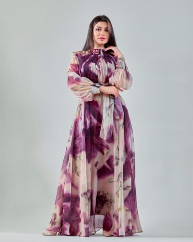 فستان مشجر طويل بنقشة فاخرة وحزام أنيق