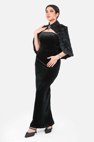 فستان سهرة اسود توب قماش مخمل مع شال مورد