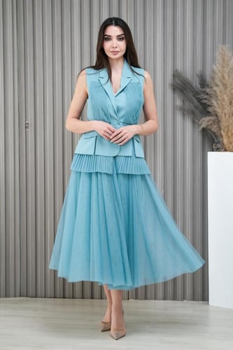 طقم نسائي لون سماوي جاكيت وتنورة تل