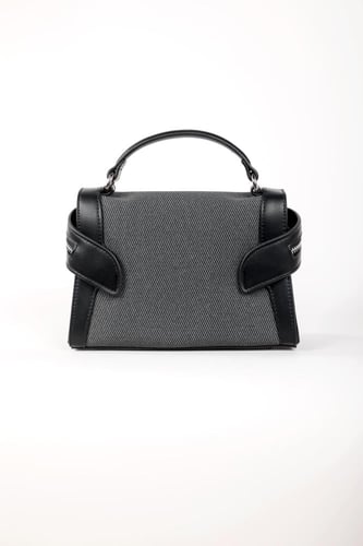 شنطة لون رمادي مع اسود بتصميم مميز وعصري مصنوعة من...