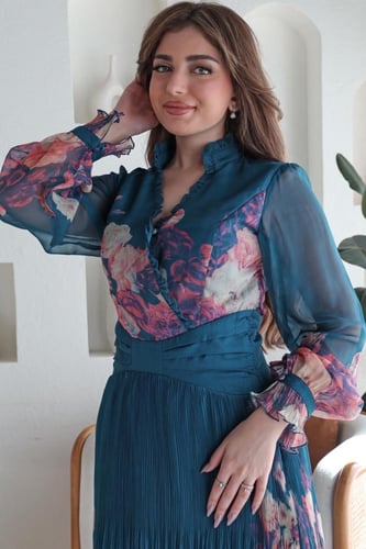 فستان مشجر بكسرات أنيقة وقصة خصر محددة