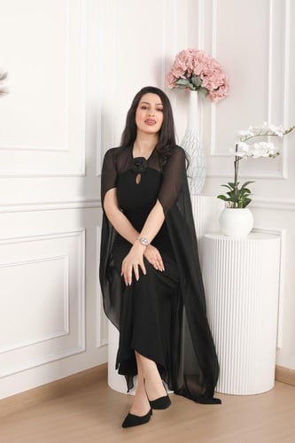 فستان اسود قطعه مميزة بتصميم انيق كلاسيكي سمبل على...