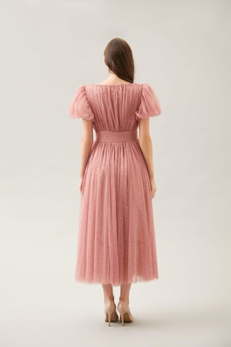 فستان ميدي وردي تل بلاسيه ناعم مزين بلمسات كريستال...