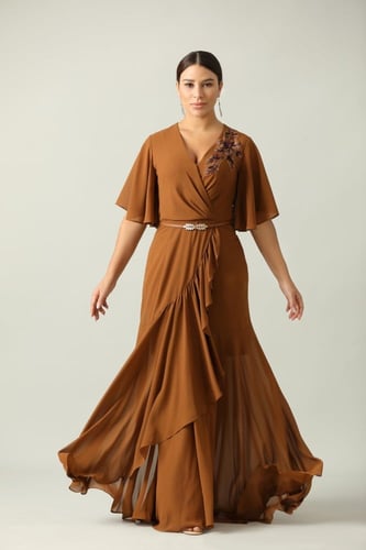 فستان عسلي طويل شك على الصدر