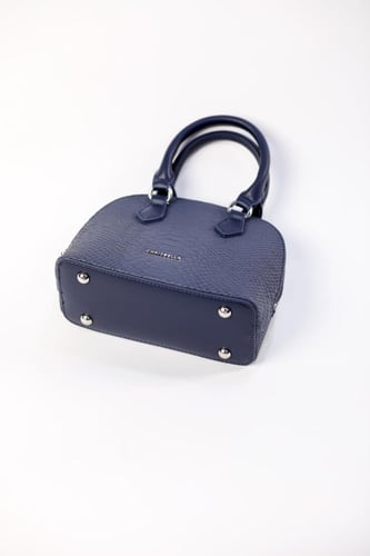 شنطة نسائي من الجلد الفاخر بتصميم عصري ومميز من ما...