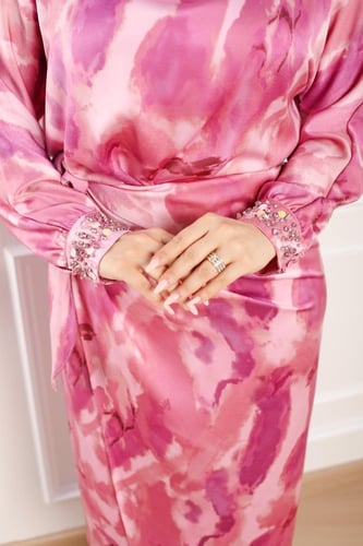 فستان مشجر لف زم ع الخصر