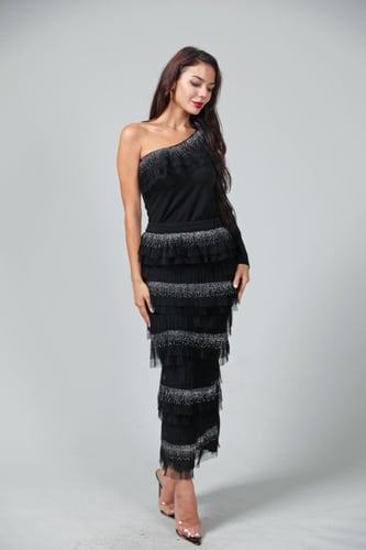 طقم تيور سهرة أسود كريب استرتش تصميم كتف واحد طبقا...