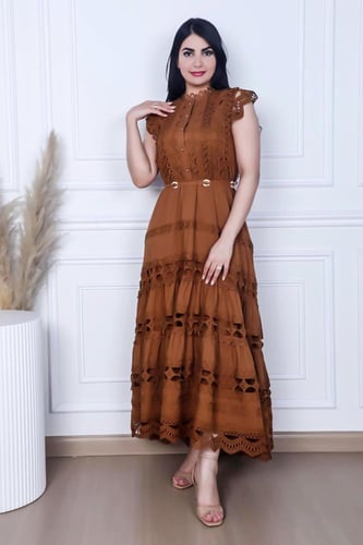 فستان طويل لون بني بفكرة غجرية جوبير