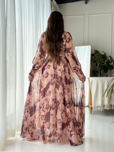 فستان شيفون مشجر بقصة V وزهور ثلاثية الأبعاد