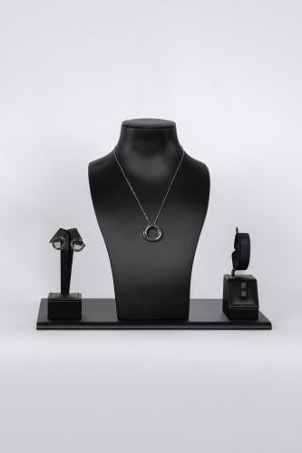 طقم اكسسوار فضي فاخر بتصميم عصري ومميز